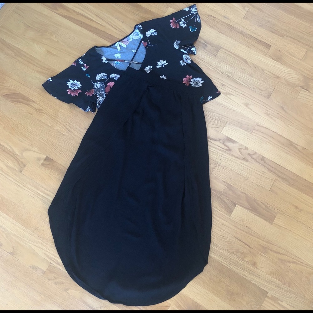 Joe B Crinkled skirt with two flap front opening.